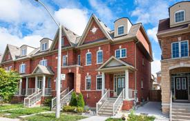 Stadthaus – North York, Toronto, Ontario,  Kanada. C$980 000