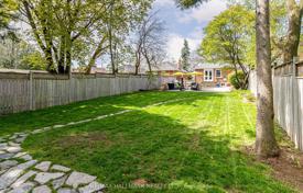 5-zimmer haus in der stadt in Etobicoke, Kanada. C$1 694 000