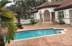 Haus in der Stadt – Hialeah, Florida, Vereinigte Staaten. $1 899 000