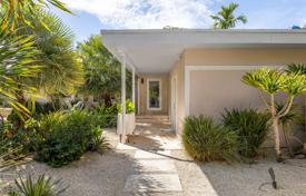 Haus in der Stadt – Pine Tree Drive, Miami Beach, Florida,  Vereinigte Staaten. $2 900 000