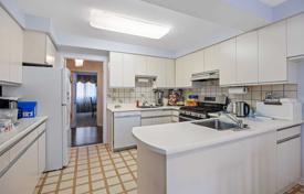 5-zimmer haus in der stadt in North York, Kanada. C$2 216 000