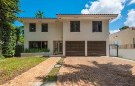 8-zimmer einfamilienhaus 327 m² in Coral Gables, Vereinigte Staaten. $790 000