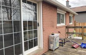 3-zimmer haus in der stadt in Etobicoke, Kanada. C$1 408 000