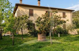 Villa 450 m² in Cortona, Italien. 745 000 €