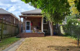 12-zimmer haus in der stadt in Etobicoke, Kanada. C$1 208 000