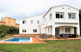 4-zimmer villa 324 m² in Lloret de Mar, Spanien. Price on request