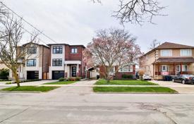 3-zimmer haus in der stadt in Etobicoke, Kanada. C$1 587 000