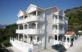 Haus in der Stadt – Tivat (Stadt), Tivat, Montenegro. 1 500 000 €