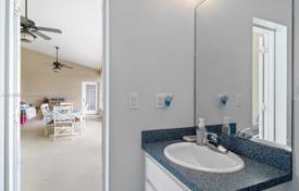 10-zimmer haus in der stadt 257 m² in Florida, Vereinigte Staaten. $652 000