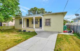4-zimmer haus in der stadt 148 m² in Miami, Vereinigte Staaten. $520 000