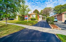 7-zimmer haus in der stadt in Scarborough, Kanada. C$1 246 000