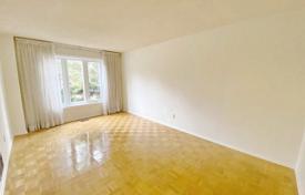 8-zimmer haus in der stadt in Scarborough, Kanada. C$2 080 000