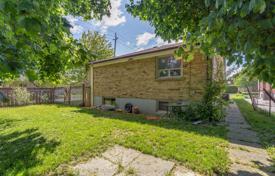 10-zimmer haus in der stadt in North York, Kanada. C$1 705 000