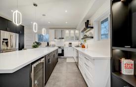 3-zimmer haus in der stadt in Etobicoke, Kanada. C$1 666 000
