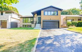 5-zimmer haus in der stadt in Etobicoke, Kanada. C$2 342 000