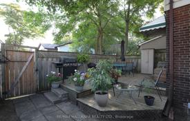 8-zimmer stadthaus in East York, Kanada. C$1 312 000