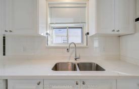 9-zimmer haus in der stadt in Scarborough, Kanada. C$1 570 000