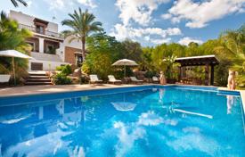 Villa – Ibiza, Balearen, Spanien. 7 300 €  pro Woche