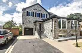 6-zimmer haus in der stadt in Etobicoke, Kanada. C$1 681 000