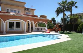 4-zimmer einfamilienhaus 204 m² in Calp, Spanien. 699 000 €