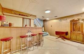 8-zimmer haus in der stadt in Etobicoke, Kanada. C$1 661 000