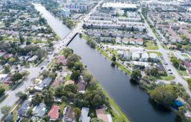 Haus in der Stadt – North Miami Beach, Florida, Vereinigte Staaten. $567 000