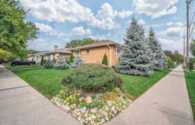 3-zimmer haus in der stadt in Etobicoke, Kanada. C$1 654 000