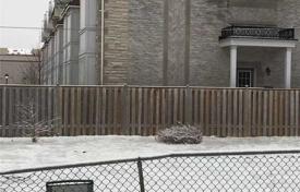 10-zimmer haus in der stadt in North York, Kanada. C$2 512 000