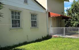 Haus in der Stadt – Coral Gables, Florida, Vereinigte Staaten. $850 000