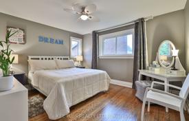 10-zimmer haus in der stadt in Scarborough, Kanada. C$2 052 000