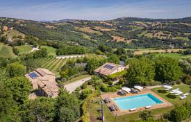 35-zimmer landgut 754 m² in Sarnano, Italien. 1 470 000 €