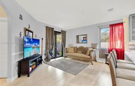 5-zimmer haus in der stadt 295 m² in Miami, Vereinigte Staaten. $740 000