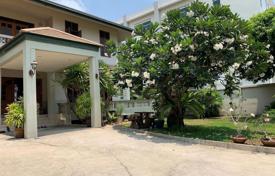 4-zimmer einfamilienhaus in Phra Khanong, Thailand. $1 009 000