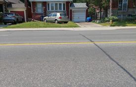 6-zimmer haus in der stadt in East York, Kanada. C$1 168 000