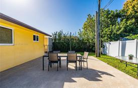 4-zimmer haus in der stadt 225 m² in Miami, Vereinigte Staaten. $815 000