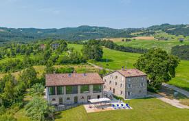 26-zimmer landgut 910 m² in Modena, Italien. 2 850 000 €