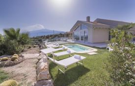 Villa – Taormina, Sizilien, Italien. 4 500 €  pro Woche