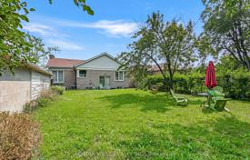 8-zimmer haus in der stadt in Scarborough, Kanada. C$1 351 000