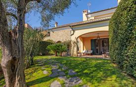 5-zimmer wohnung 140 m² in Ligurien, Italien. 550 000 €
