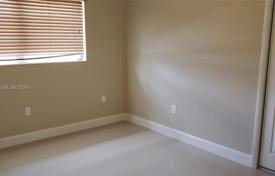 3-zimmer haus in der stadt 177 m² in Miami, Vereinigte Staaten. $785 000