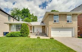 10-zimmer haus in der stadt in North York, Kanada. C$2 064 000
