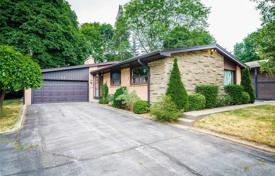 3-zimmer haus in der stadt in North York, Kanada. C$2 029 000