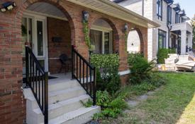 12-zimmer haus in der stadt in North York, Kanada. C$1 823 000
