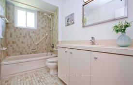 9-zimmer haus in der stadt in North York, Kanada. C$2 227 000