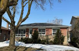 11-zimmer haus in der stadt in North York, Kanada. C$1 846 000