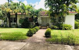 8-zimmer einfamilienhaus 270 m² in Coral Gables, Vereinigte Staaten. $1 260 000