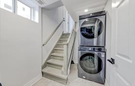 10-zimmer haus in der stadt in Scarborough, Kanada. C$1 945 000