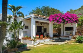 Villa – Ibiza, Balearen, Spanien. 2 640 €  pro Woche