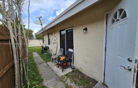 Haus in der Stadt – North Lauderdale, Broward, Florida,  Vereinigte Staaten. $375 000