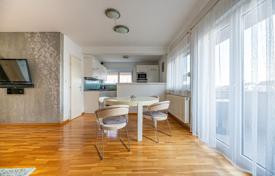 Zu verkaufen, Novi Zagreb, 3-Zimmer-Wohnung, Parkplatz, Garten, Abstellraum. 220 000 €